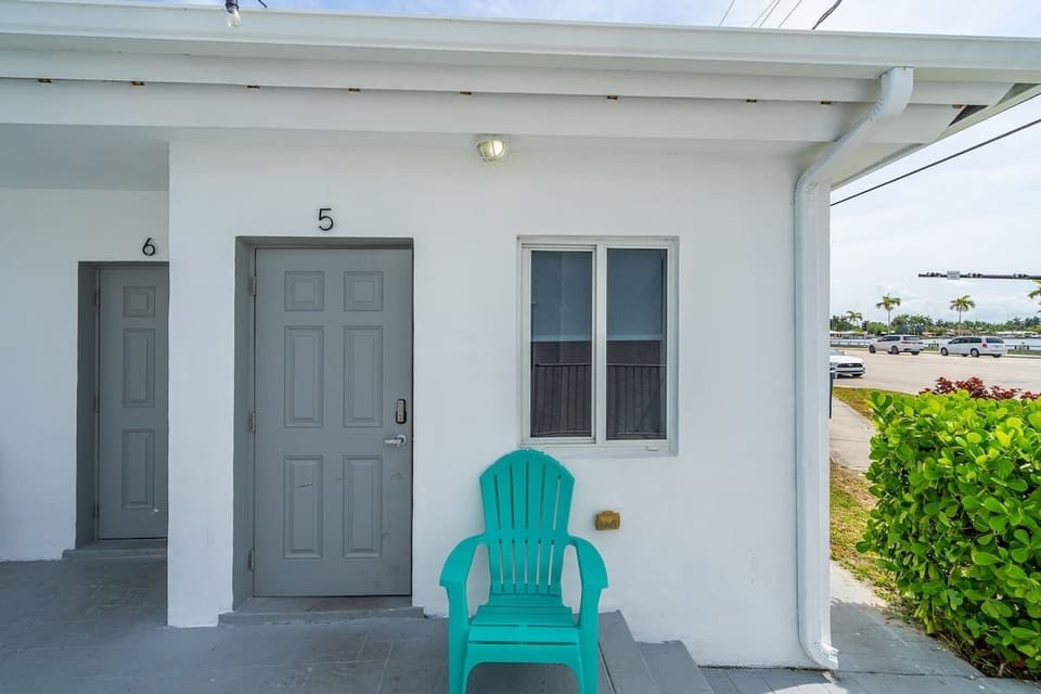 Your private escape awaits at Unit 5—a cozy, coastal retreat with easy access, outdoor seating, and tropical vibes. Ideal for beach lovers and weekend wanderers.

