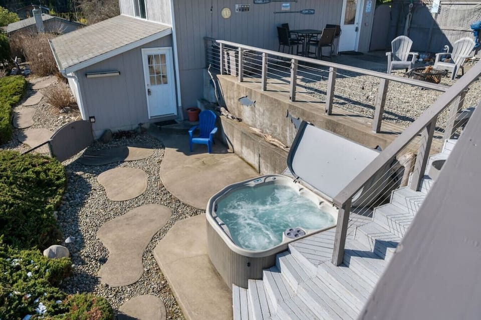 Enjoy relaxing in the hot tub.