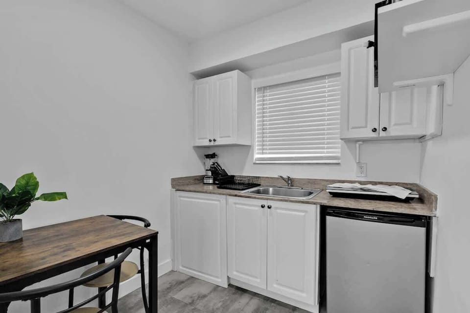 Small space, big convenience—this sleek kitchenette with dining nook is perfect for morning coffee or quick bites. Great for remote workers and weekend explorers.