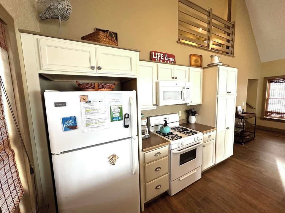 Full fridge upstairs along with another fridge/freezer downstairs.  Full stove/oven, microwave, dishwasher, etc. 