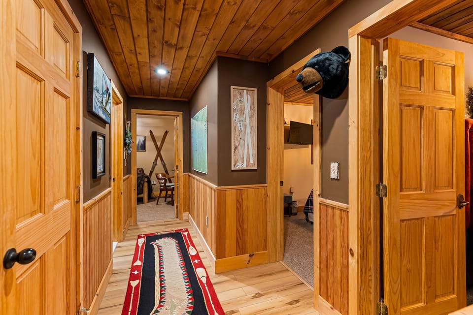 First floor :Hall leading to 2 double/twin bedrooms, flex room and 2nd full bath