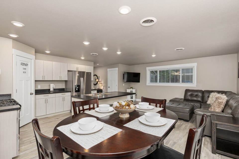 Main level - formal dining