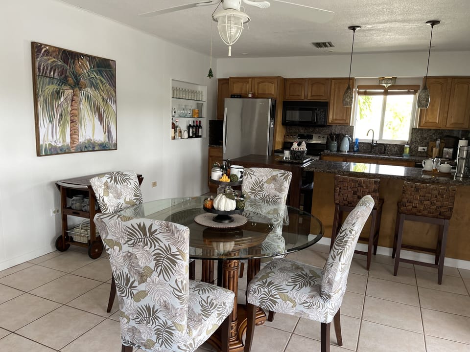 Kitchen & dining 