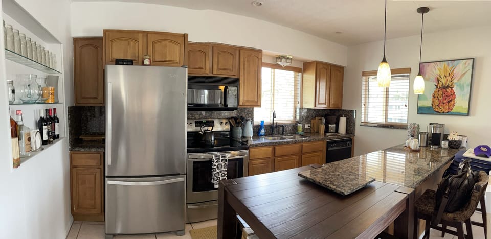 Full kitchen 