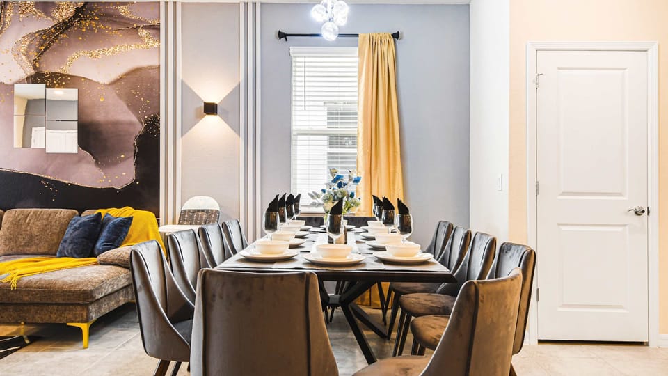 There's plenty of room for everyone in the dining area.