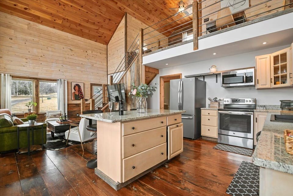 Granite counter with SS appliances