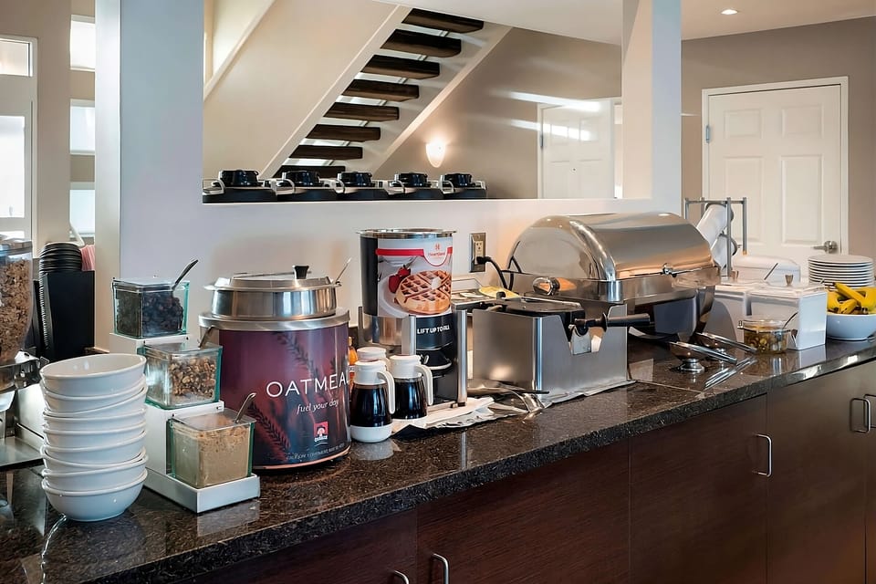 Fuel up fast with hot favorites and fresh, ready options.