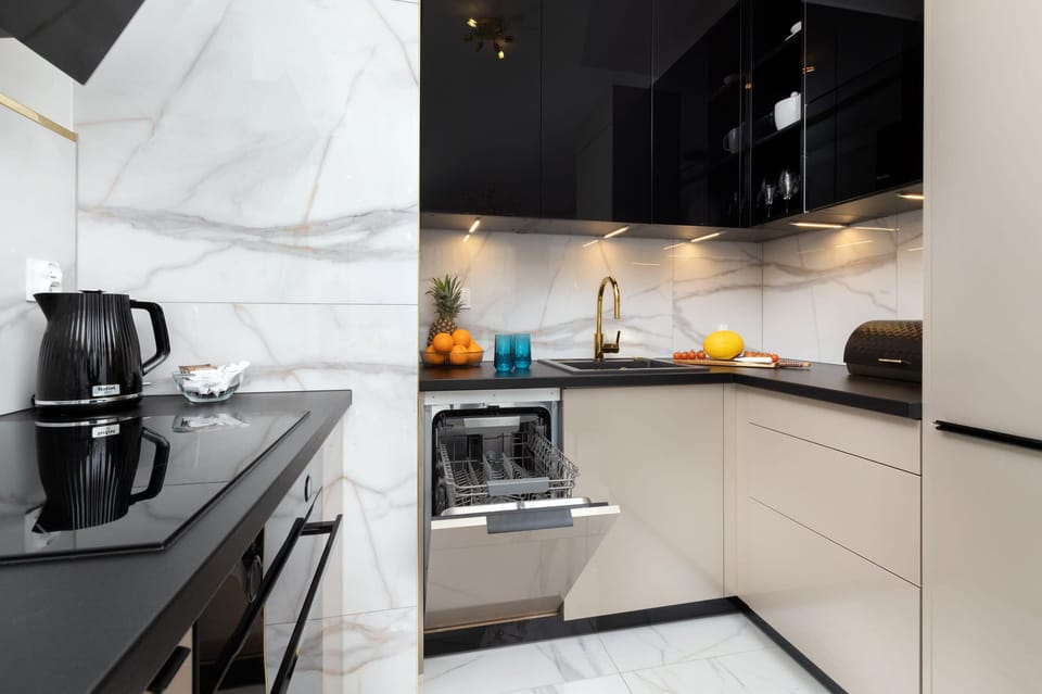 Fully equipped kitchenette. 