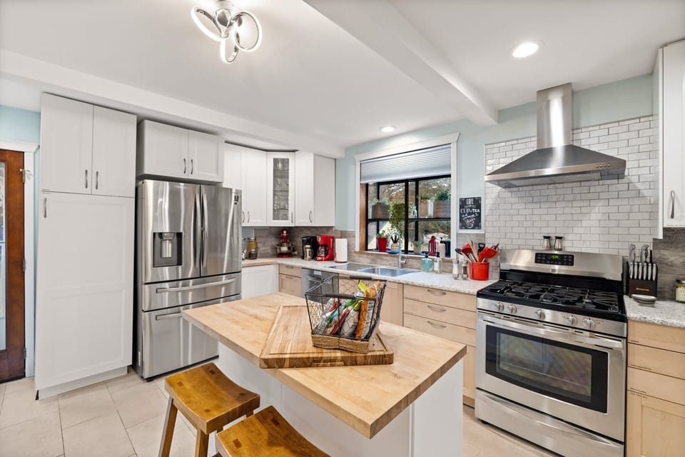 Prepare delicious meals and entertain with ease in this stylish and functional fully stocked kitchen. A culinary bliss for food enthusiasts and aspiring chefs alike. 