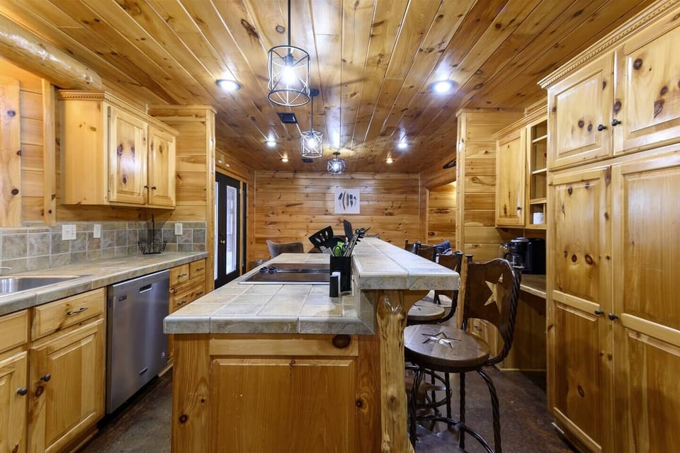 Fully stocked kitchen for the entire group