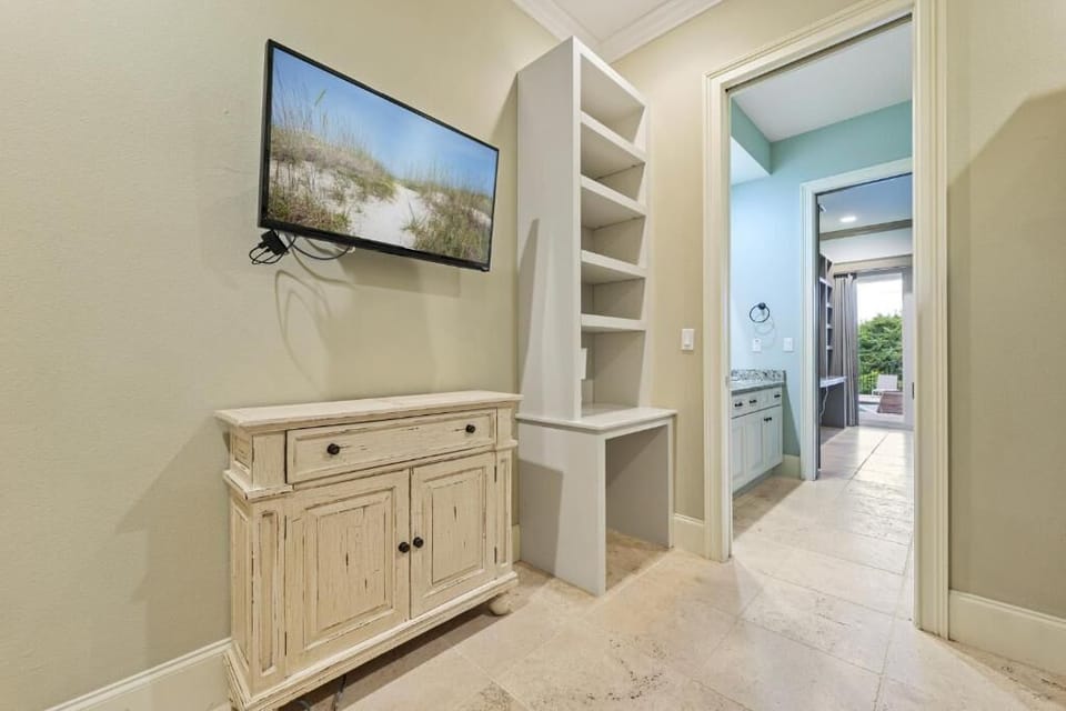 1st Floor Bunk Bedroom with TV.
