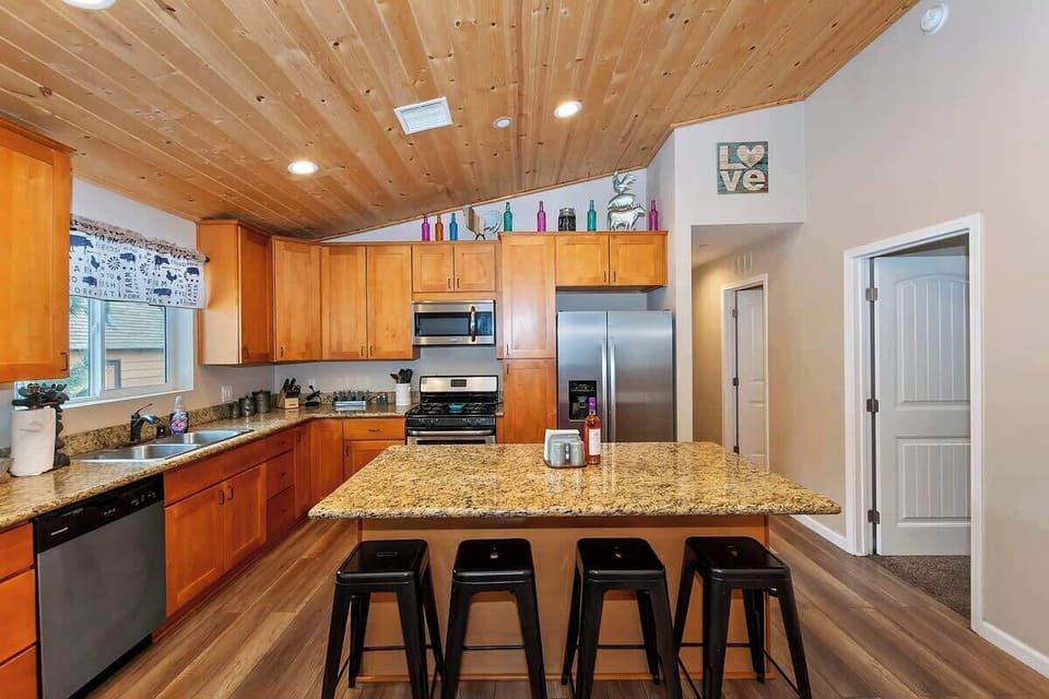 Kitchen, hallway entrance 