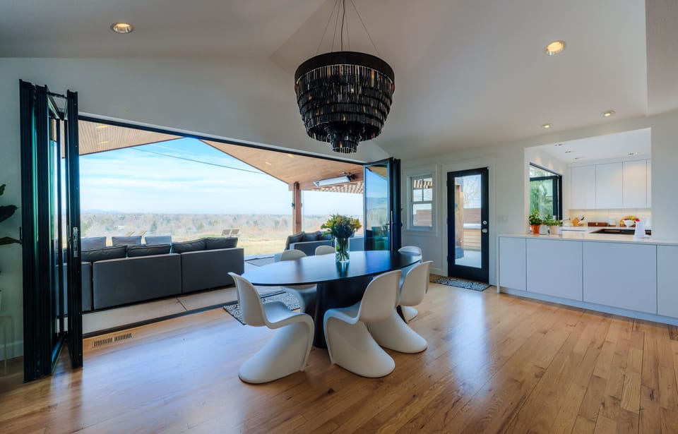 Connection between kitchen, dining & outdoor living room