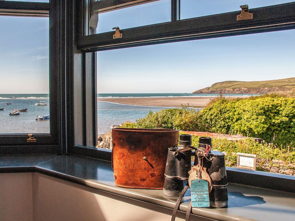 Living area | Llygaid-yr-Haul at Parrog Point, Newport, Pembrokeshire Coast