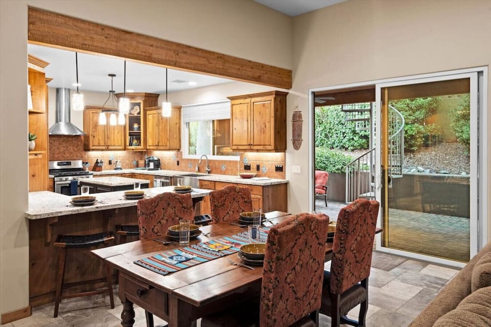 The open dining space makes it easy to enjoy gatherings around meal time.