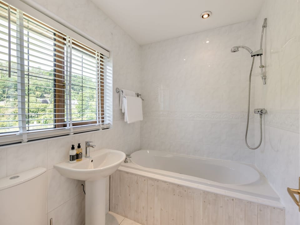 Bathroom | Dyffryn Cain, Aberystwyth