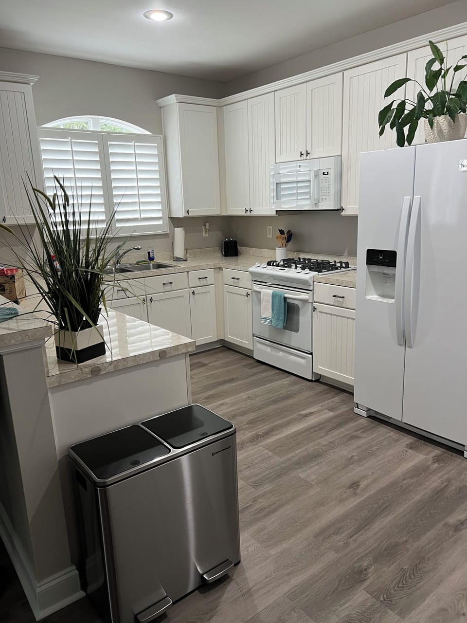 Full kitchen