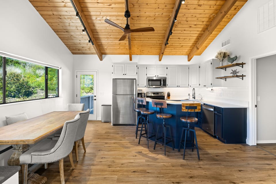 Open floor plan kitchen 