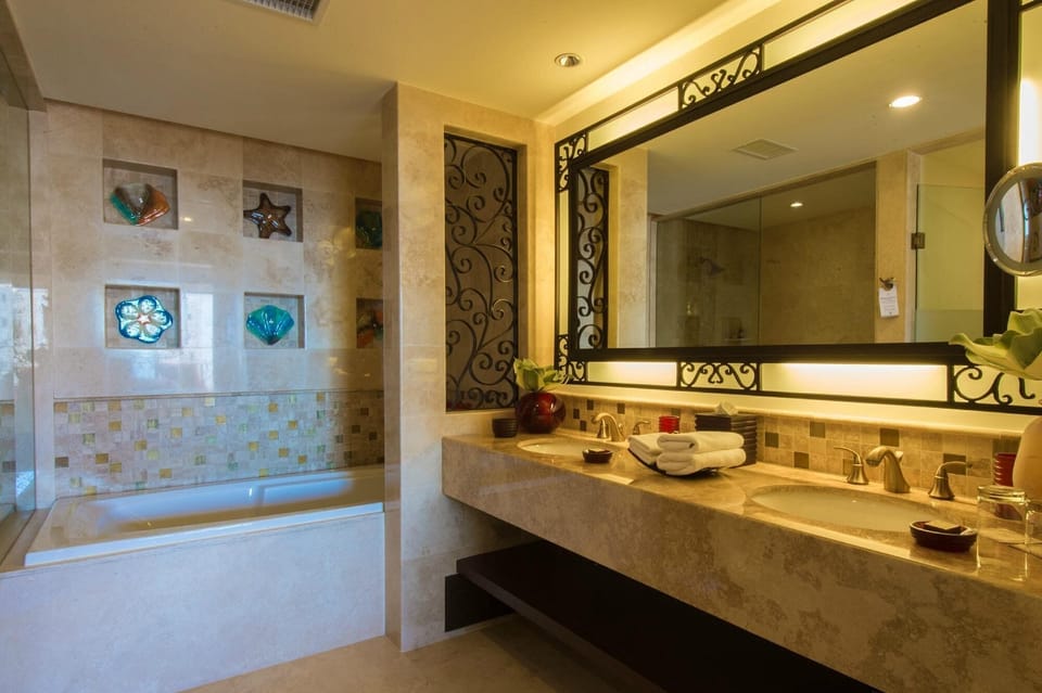 Also includes Toilet with separate door and Additional Shower not shown here 