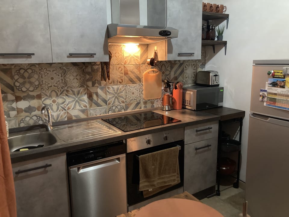 Kitchen/Dining room - fully equipped. 