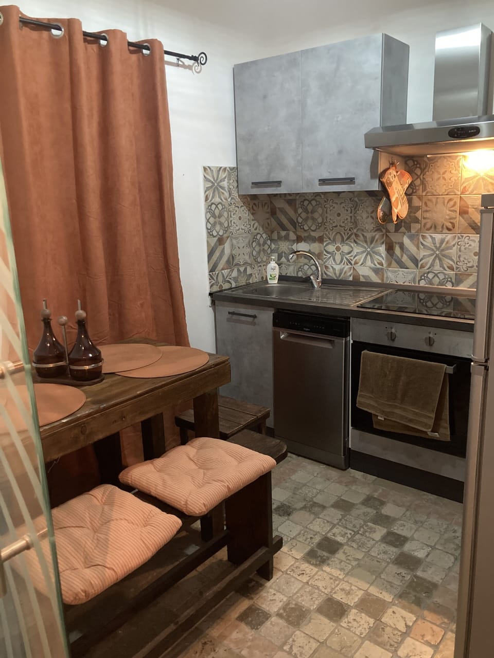 Dining room/Kitchen. Table seats 5 people. 