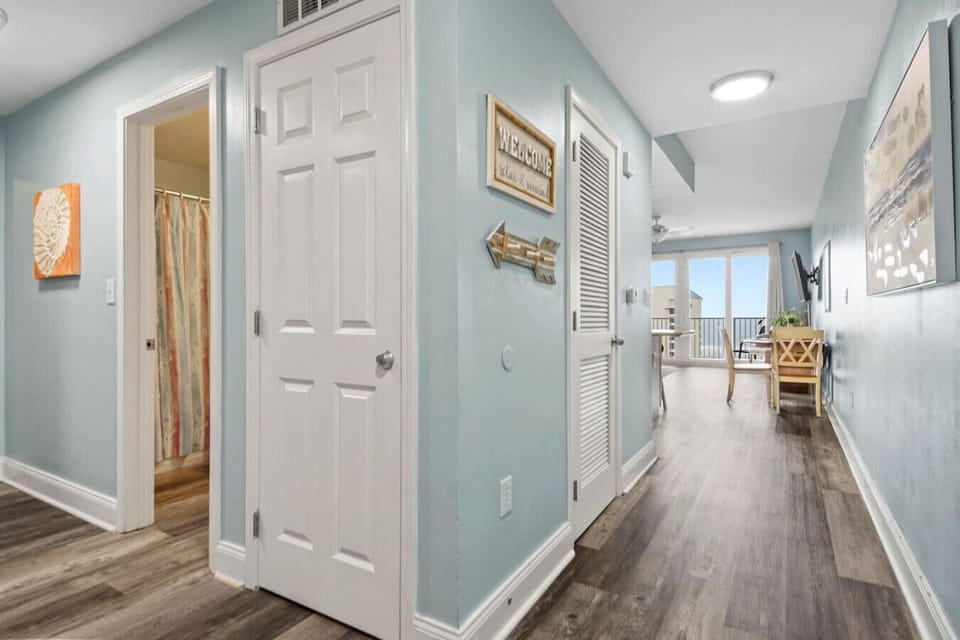 Hallway/Entryway