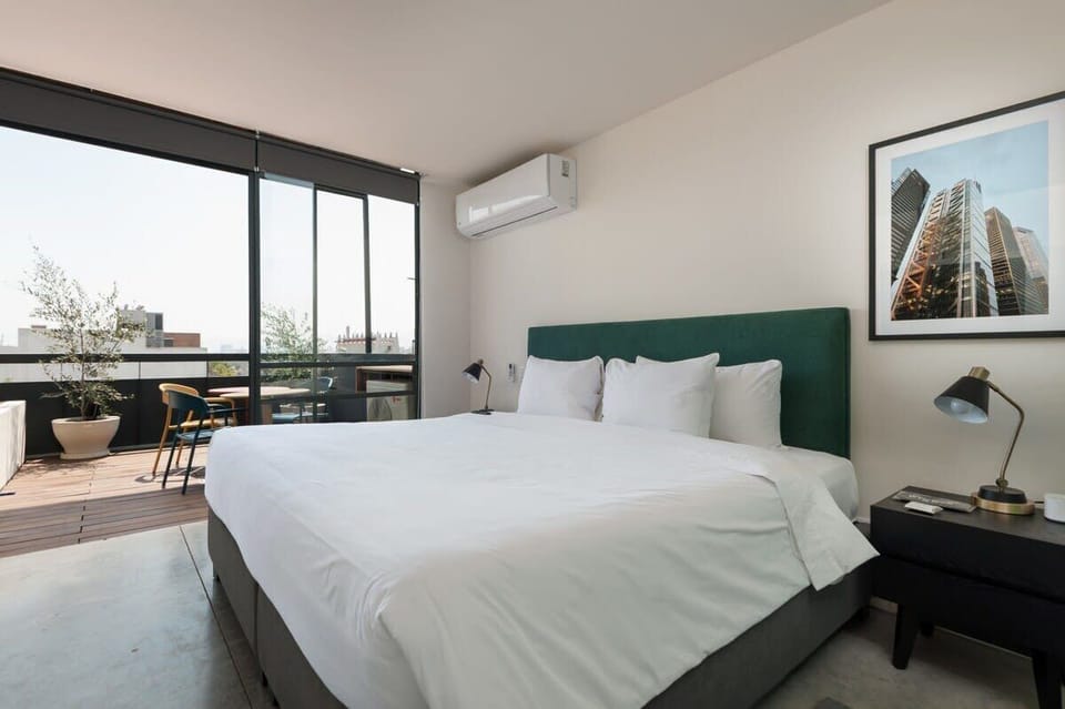 Room with access to balcony