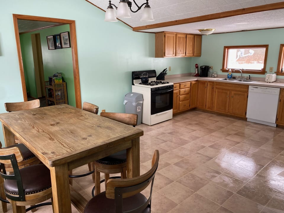 Kitchen/Dining Area