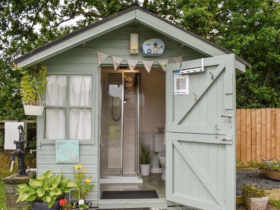 Shower room | Eeyore - Sunny Pooh Corner, Beaworthy