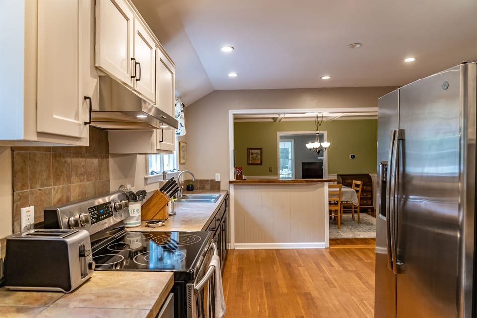 Full kitchen