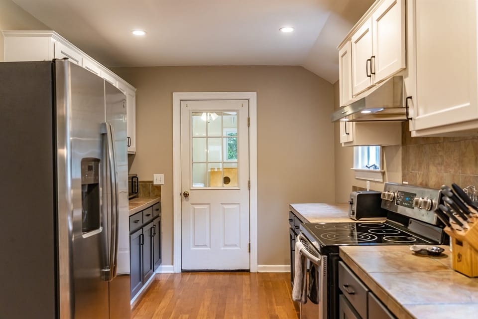 Full kitchen