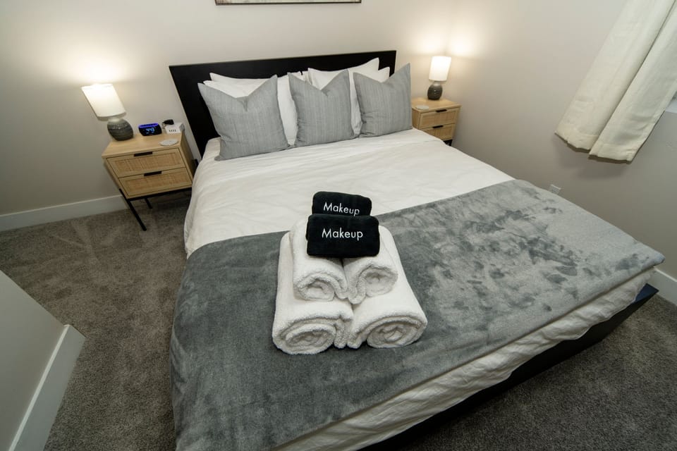 Queen Bed #4, USB hookup, alarm clock. memory foam mattress.