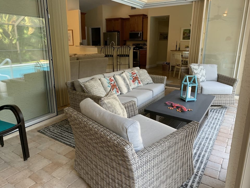 Lanai conversation area
