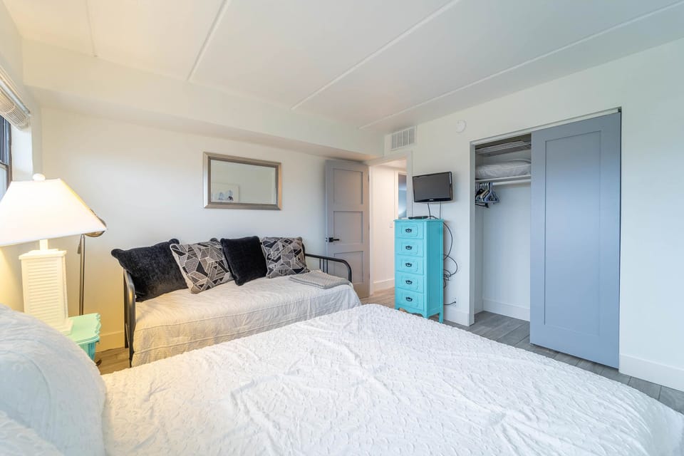 326 Guest Bedroom