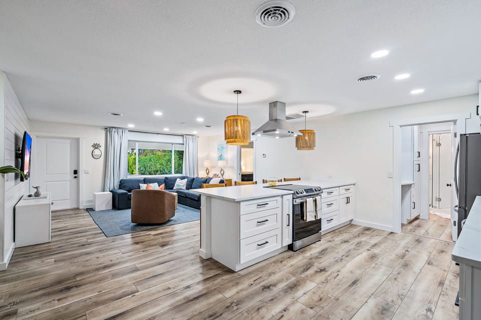 See what our 5* reviews are saying on Airbnb. 