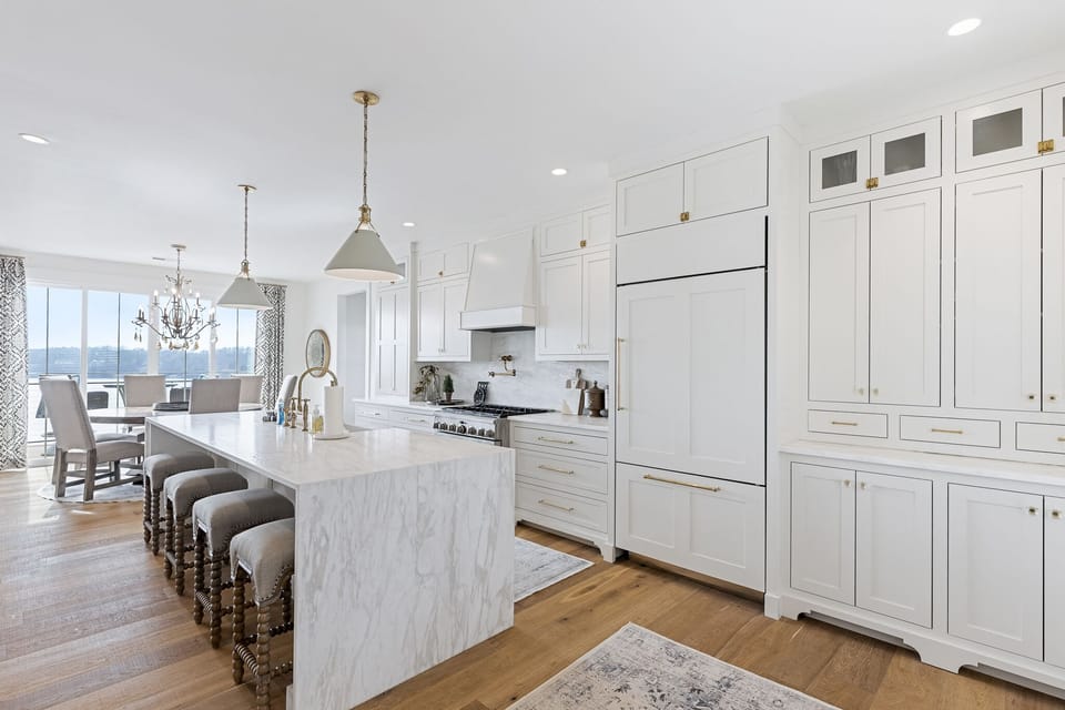 Kitchen with large island