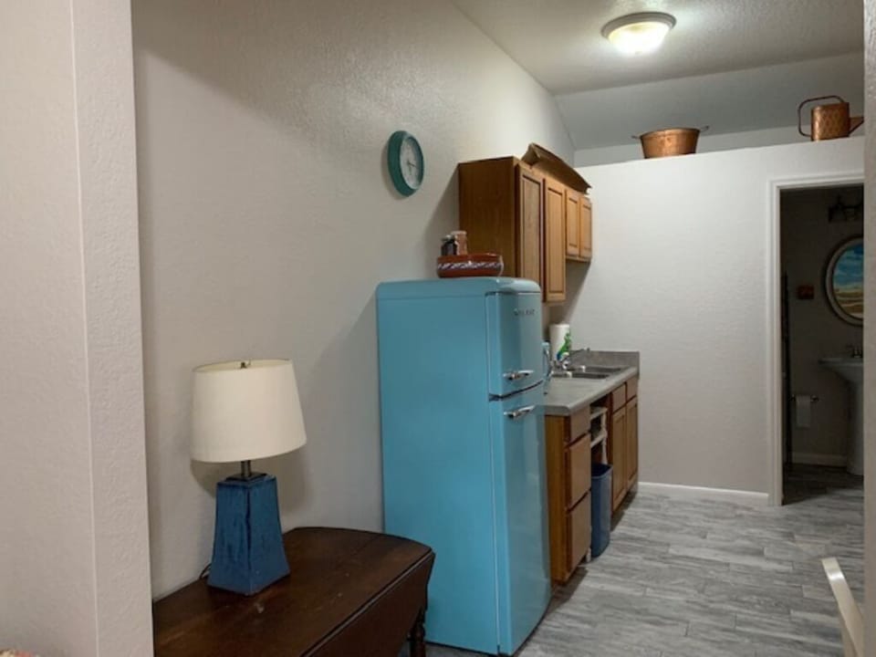 Paddlers Cottage Kitchenette