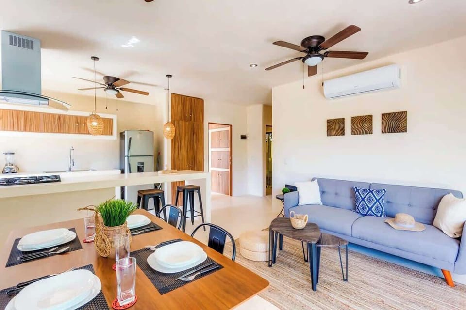 Dining for 4 and stools at the breakfast bar for enjoying healthy home-cooked meals