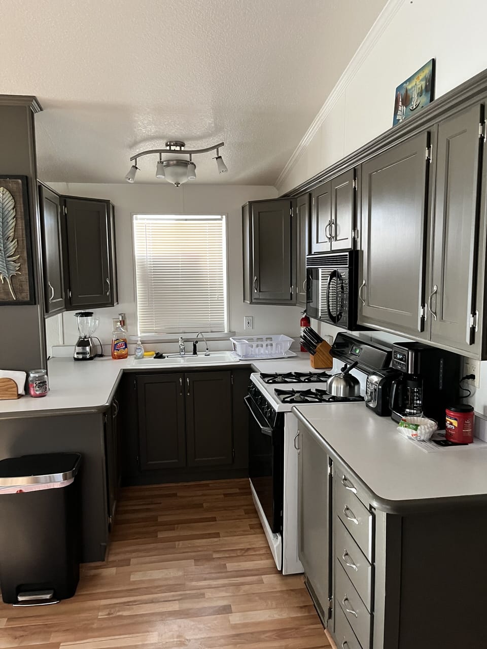 Full kitchen. Refrigerator is out of frame.