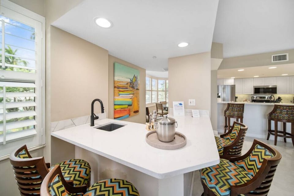 Large breakfast bar offering additional seating for group morning meals.
