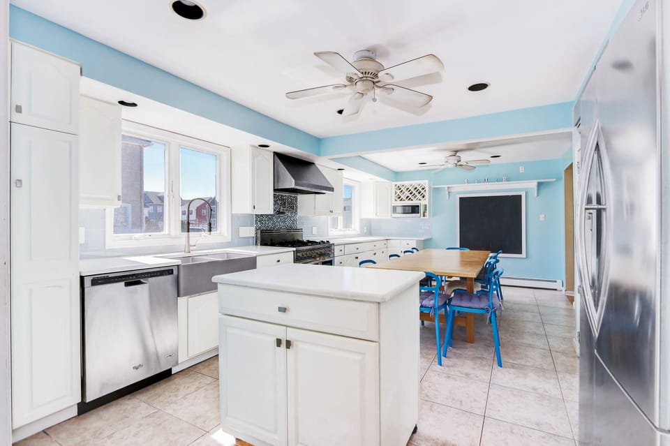Newly updated kitchen with professional range!