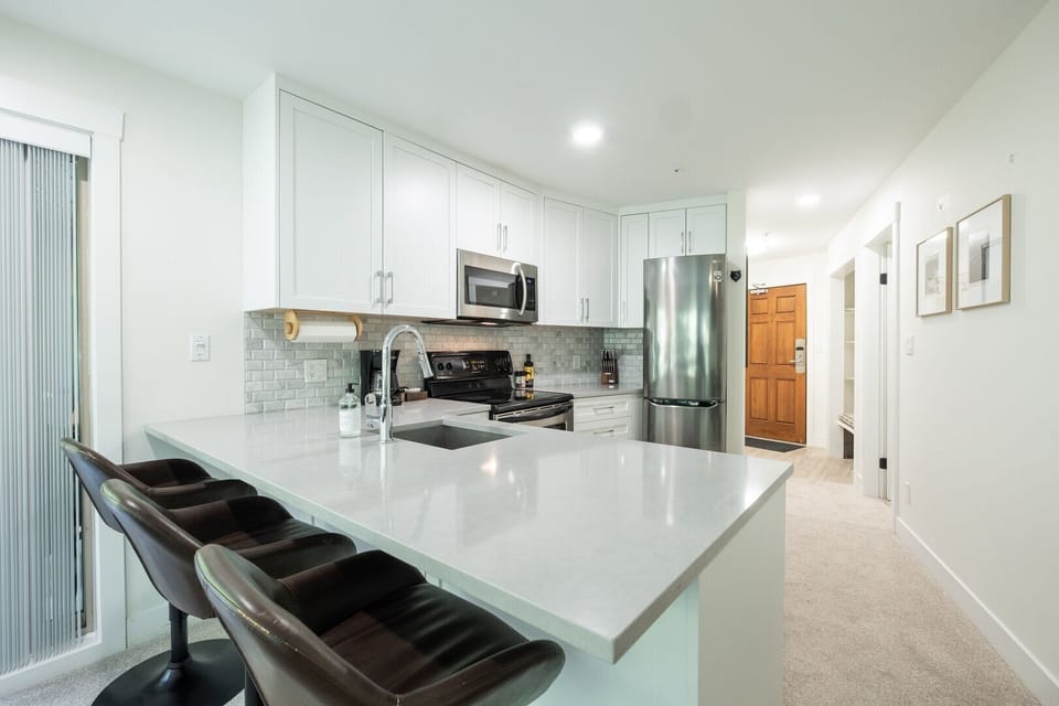 Full kitchen: Breakfast bar