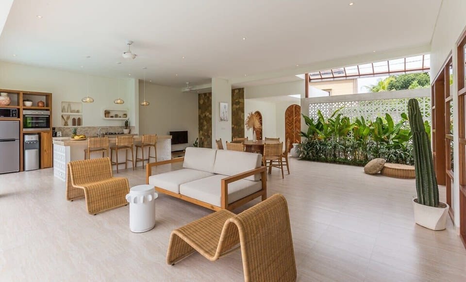 Sitting and Dining area