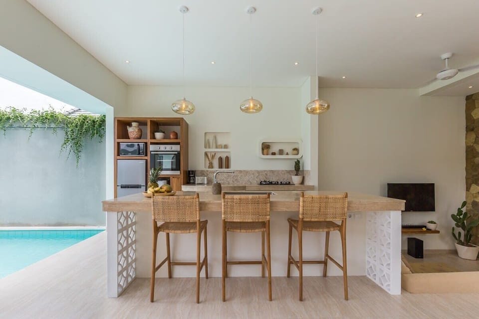 Kitchen and Breakfast Bar