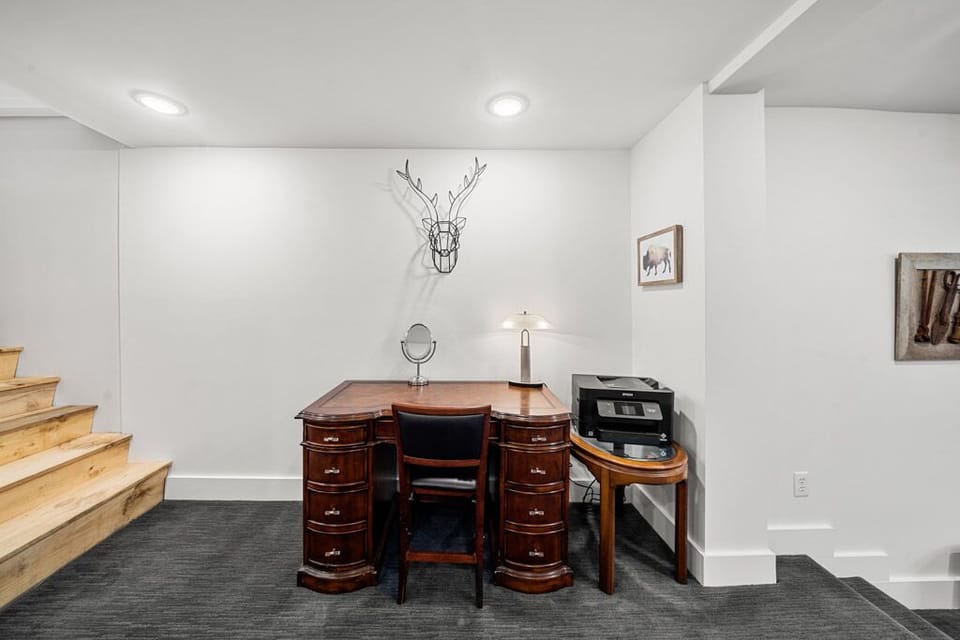 Office Space w/ Printer