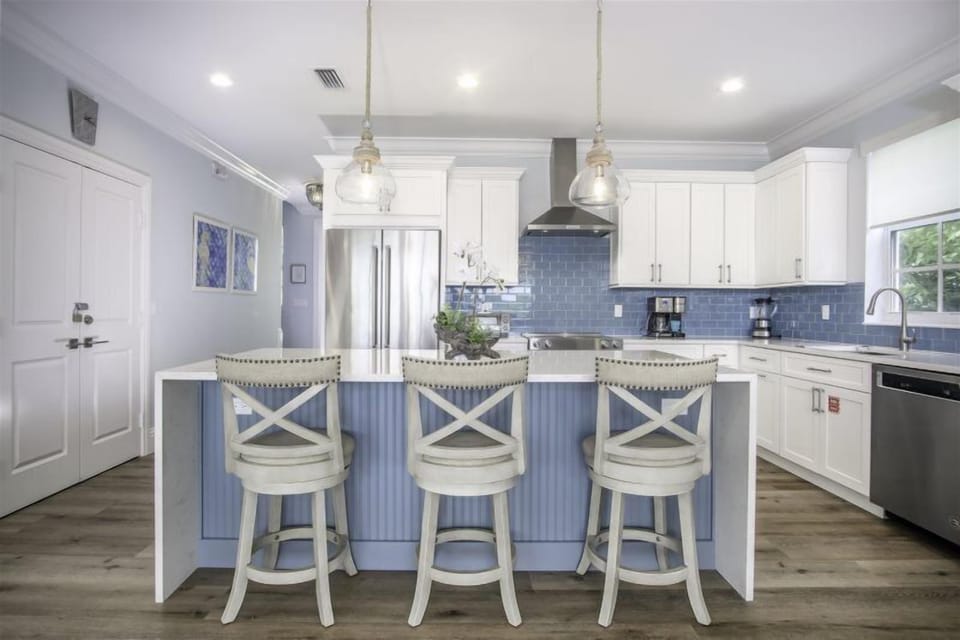 Seating for 3 at the Kitchen Island!