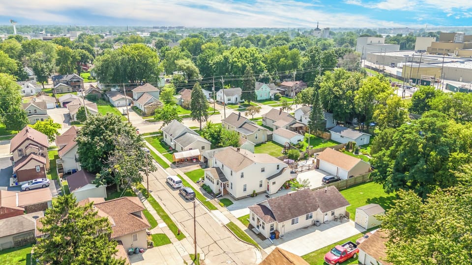 Located just blocks from downtown Menasha and a short drive to downtown Neenah. So many great coffee shops, store, restaurants and night life to enjoy during your stay.