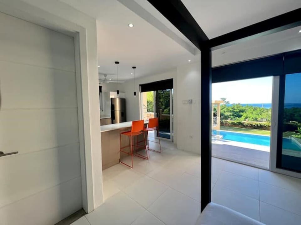 Views of the sea across the pool, right from your bed!
