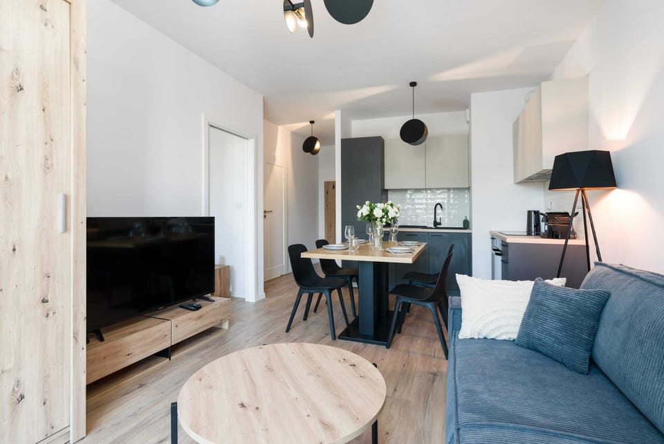 Stylish living room with coffe table. 