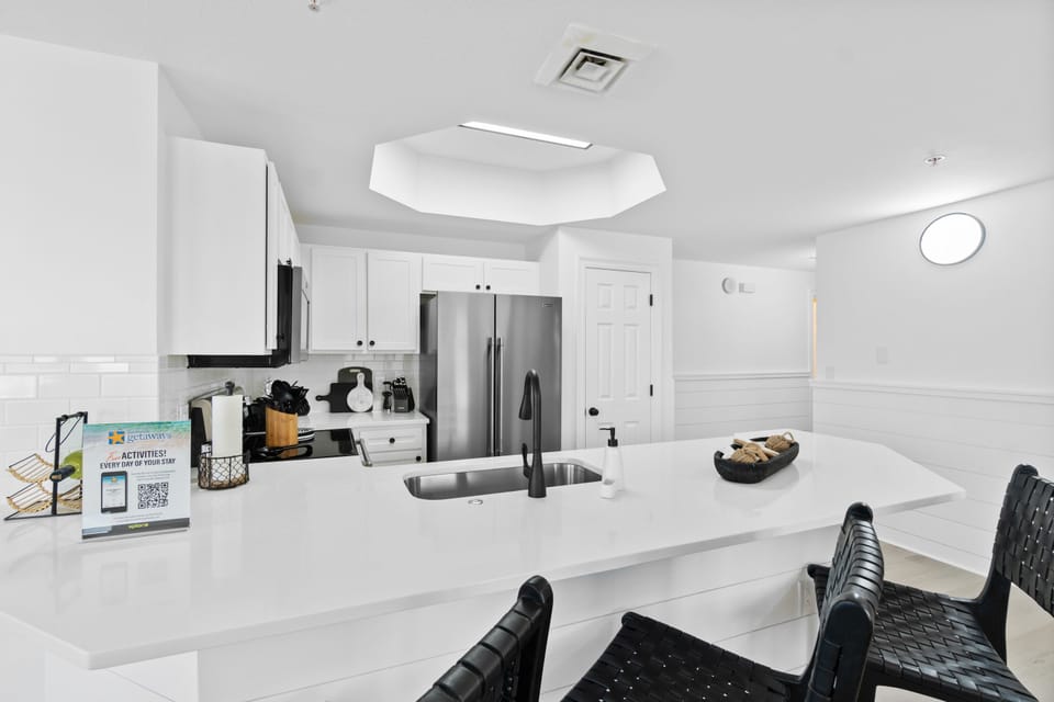 Kitchen with Breakfast Bar